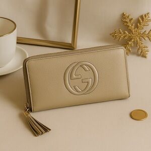 Gucci Soho Beige Leather Zip Around Wallet Tassel Logo Authentic 308364 Gifting